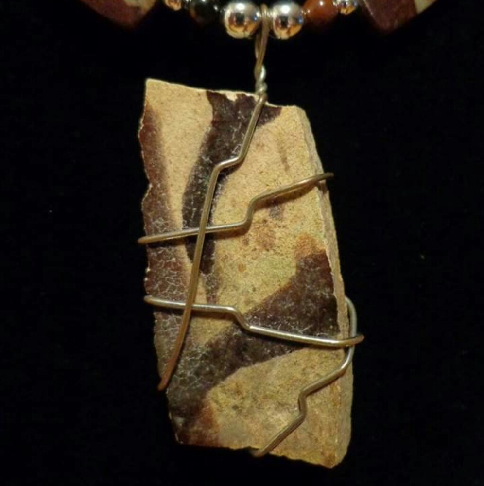 Abstract brown necklace - Picture 2 of 5